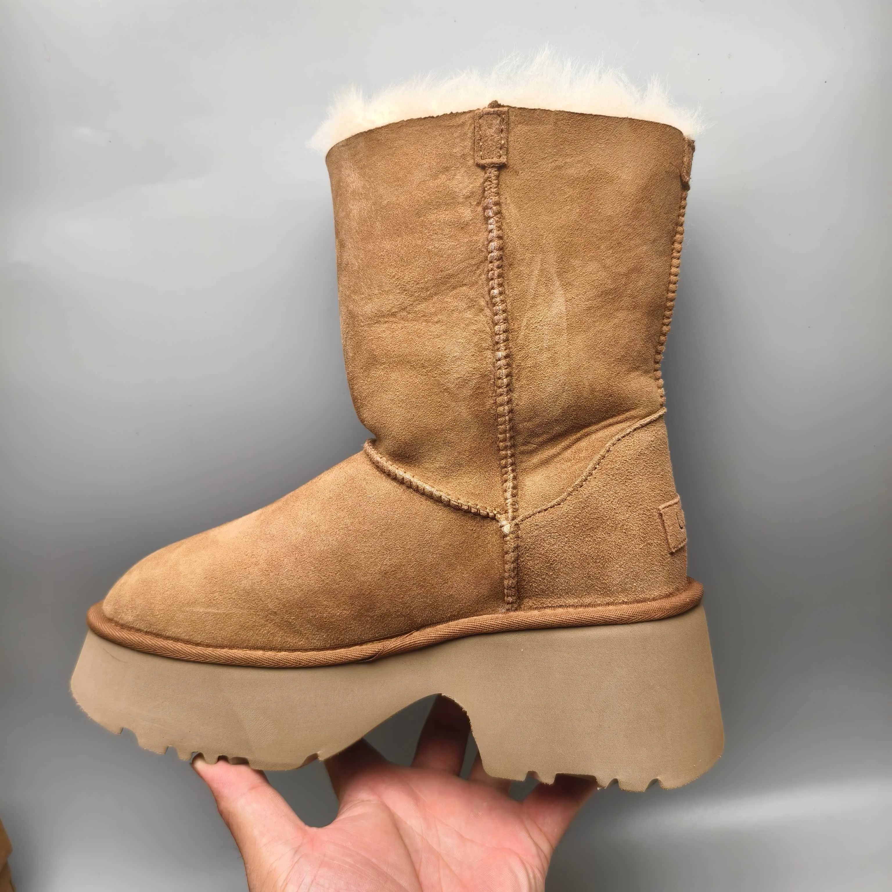 💰600 UGG sheepskin one-piece 1533 wedge-heeled thick-soled fashion shoes, mid-calf women's shoes, color: chestnut walnut, matching size: 35-40